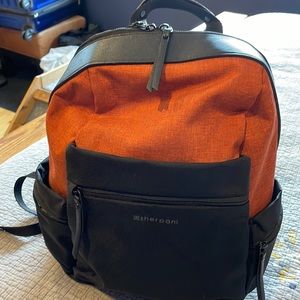 Sherpani Indie AT backpack, lightweight, travel friendly and cute! Pristine!